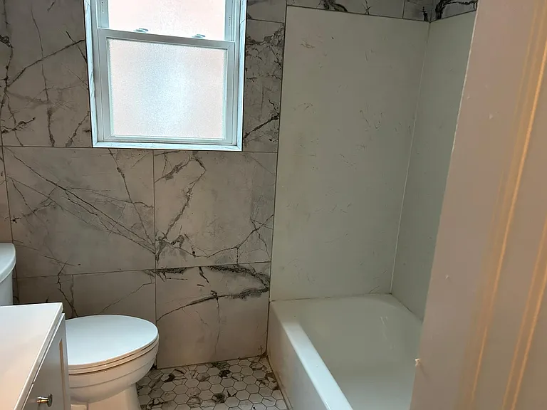 6252 Northwood Ave #301 — Photo 4