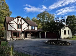 12206 N Madero Dr, Mequon, WI 53092