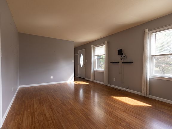 5th image of 3305 Martindale Dr