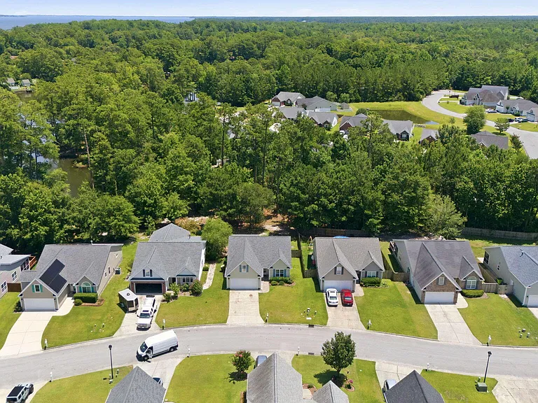 106 Lakeside Green Dr — Photo 32