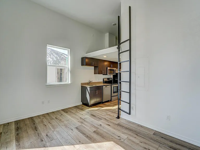 560 1st Ave N #101 — Photo 3