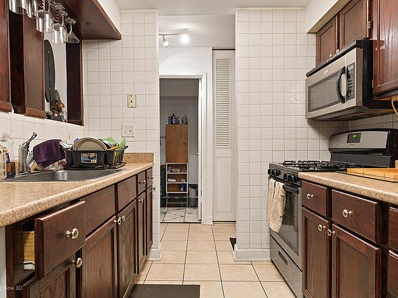 5th image of 1880 Bonnie Ln APT 105