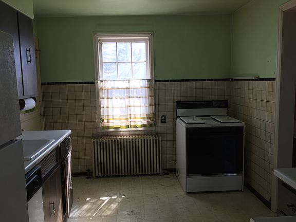4th image of 24 Villa Ave