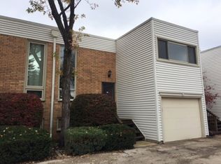 374 Cedar Tree Ct, Hoffman Estates, IL 60169