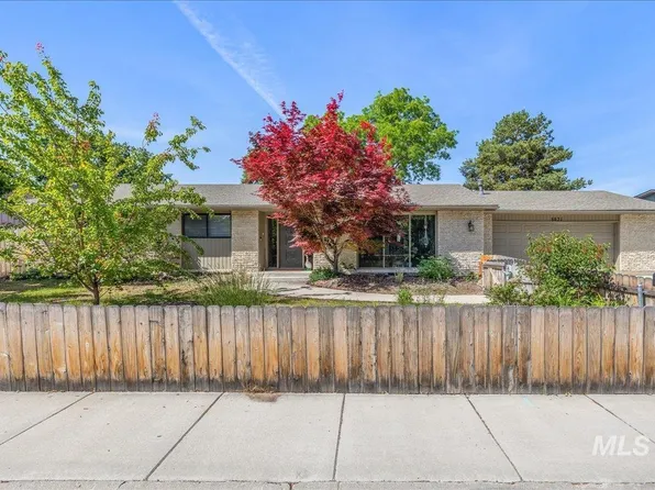 8831 W Westbrook Dr, Boise, ID 83704