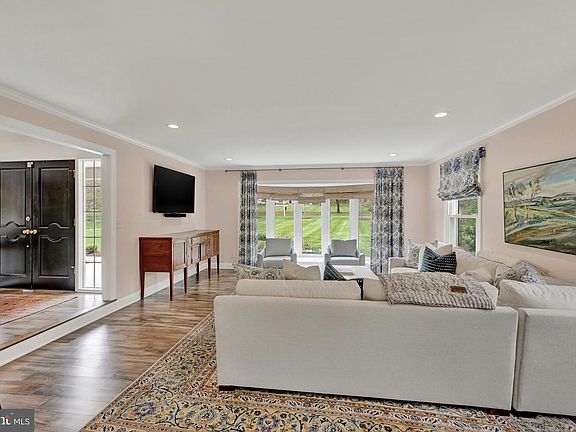 5th image of 9 Crestline Ct