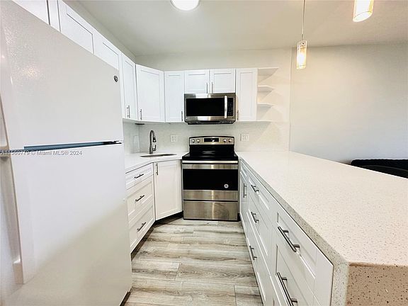 3rd image of 800 SW 11th Ave APT 7A