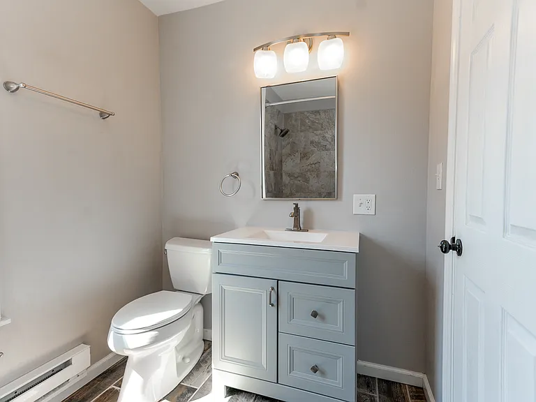 2225 Bensonia Ave — Photo 11