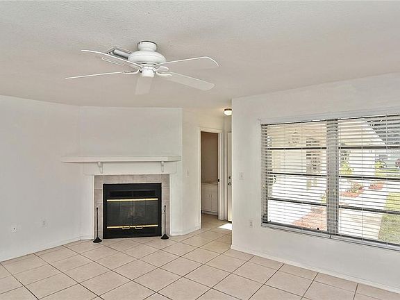 4th image of 174 Coconut St #A