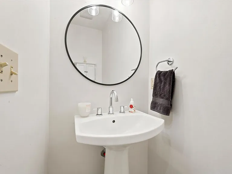 225 Cayman Ct — Photo 11