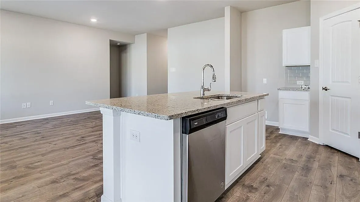 4 bed, 1786 sqft, $1,700 — Photo 3