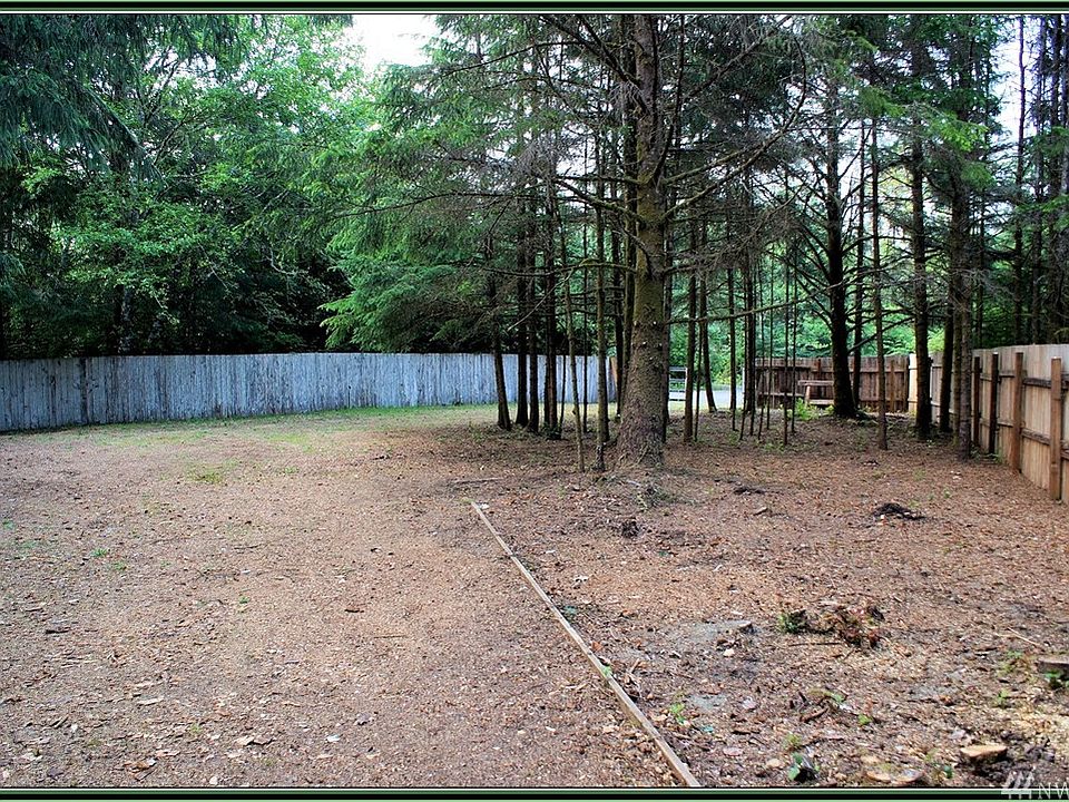 1st image of 615 Arcadia Ct NE