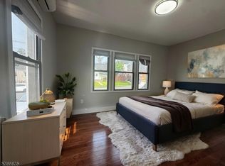 111 Hawthorne St, Roselle, NJ 07203