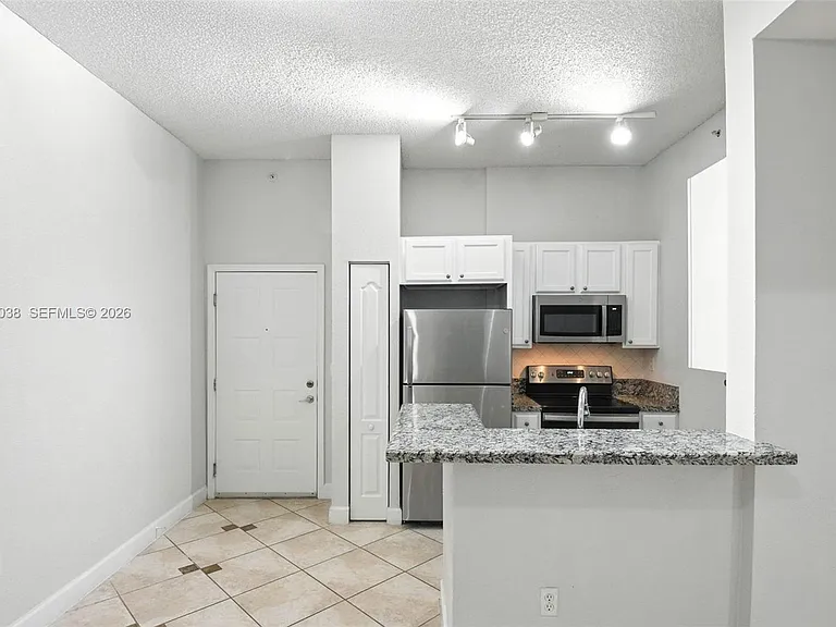 6001 SW 70th St #108 — Photo 2