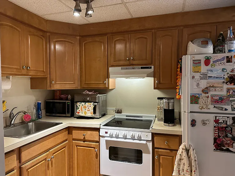 907 Beacon St #2 — Photo 2