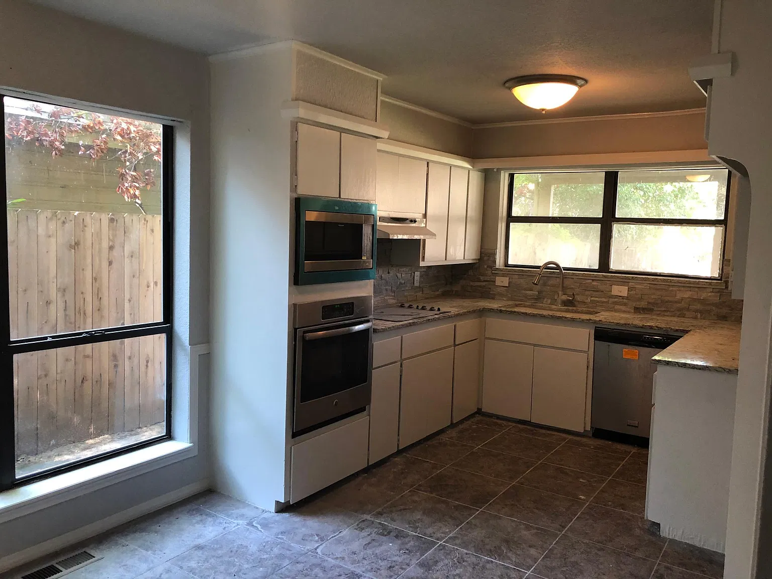 3 bed, 2.5 bath, 2035 sqft, $1,900 — Photo 4