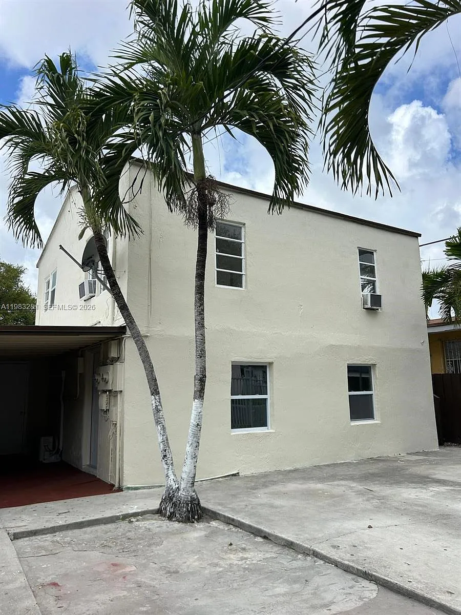 Building Photo - 2908 NW 14th Ct #1