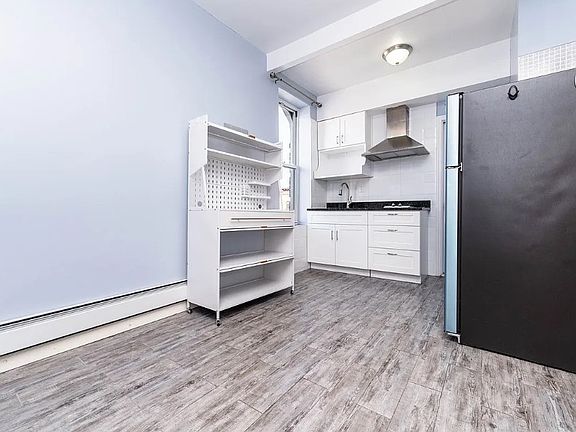 2nd image of 252 Irving Ave APT 3R