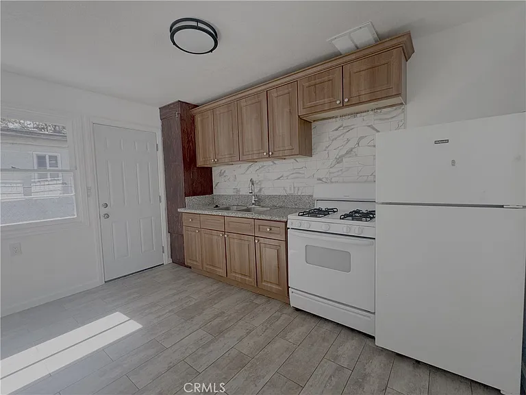 154 N Parker St — Photo 9