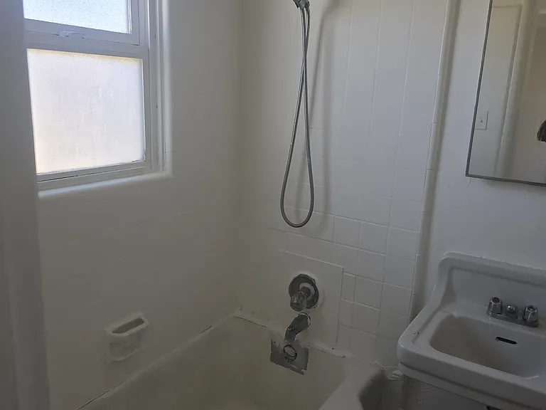 1467 E Main St #H — Photo 4