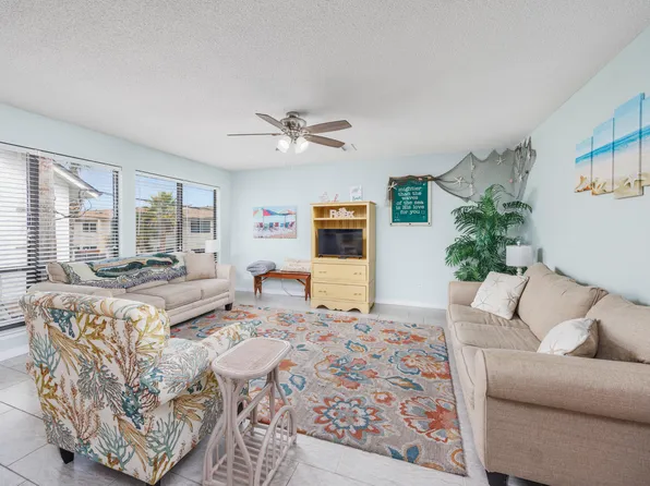 8425 Gulf Blvd APT 213, Navarre, FL 32566