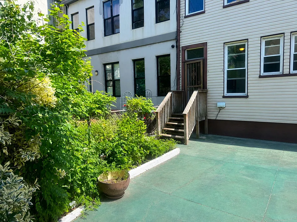 64-31 Catalpa Ave #1R
