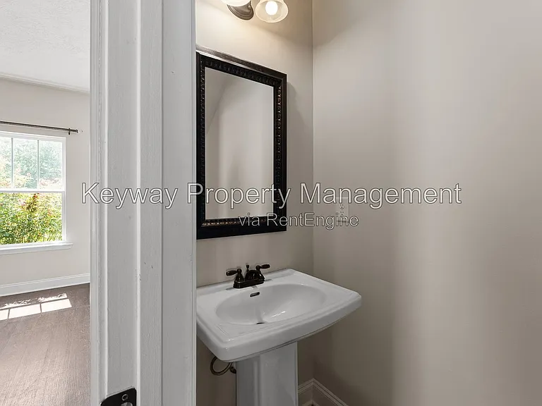 135 Beallwood Dr — Photo 6