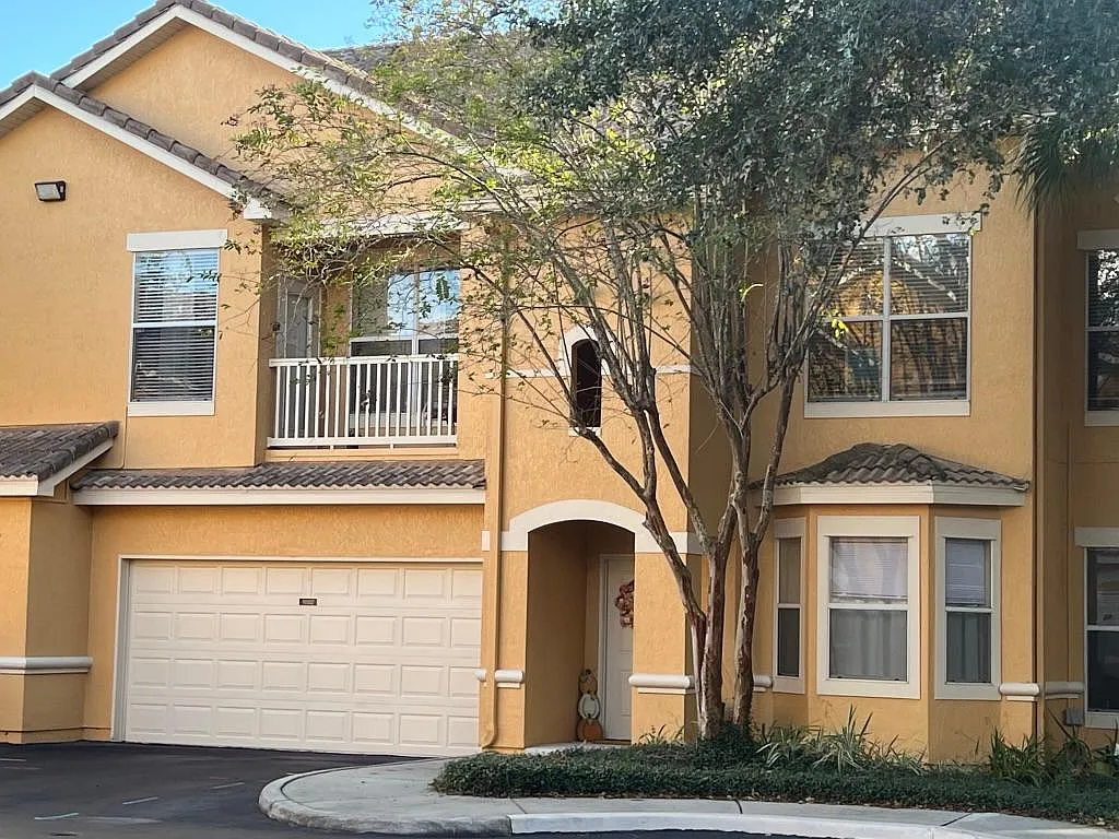 2 bed, 1352 sqft, $1,995 — Photo 2