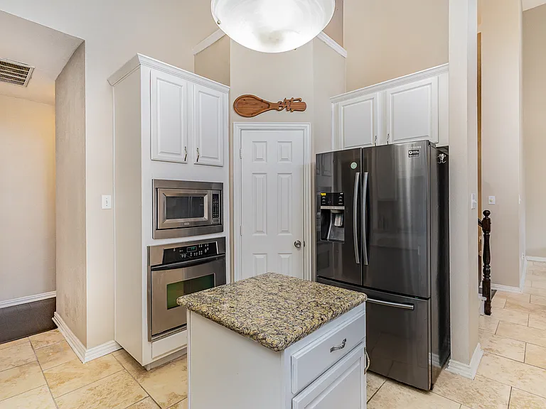 4417 Staten Island Dr — Photo 14