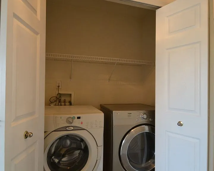 815 Riverview Ln — Photo 25