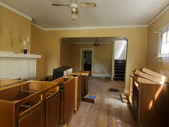 4th image of 231-229 Oxford Ave #229