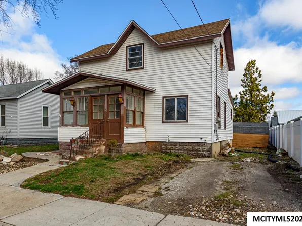120 16th St NE, Mason City, IA 50401