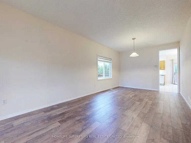 32 Holkham Ave — Photo 5