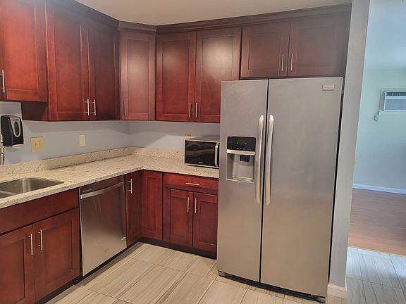 2nd image of 516 Granger Ter APT 3
