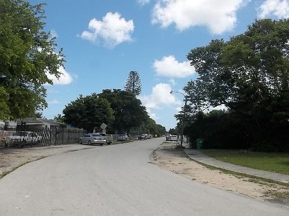 5th image of 641 NW 188th St