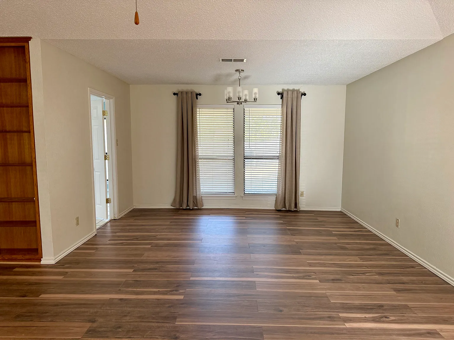 3 bed, 1556 sqft, $2,000 — Photo 3