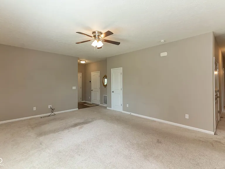 4501 Creighton Ln — Photo 4