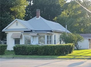 419 N Walnut St, Pana, IL