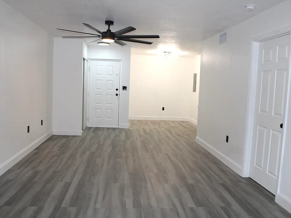 2820 Oakland Forest Dr #106