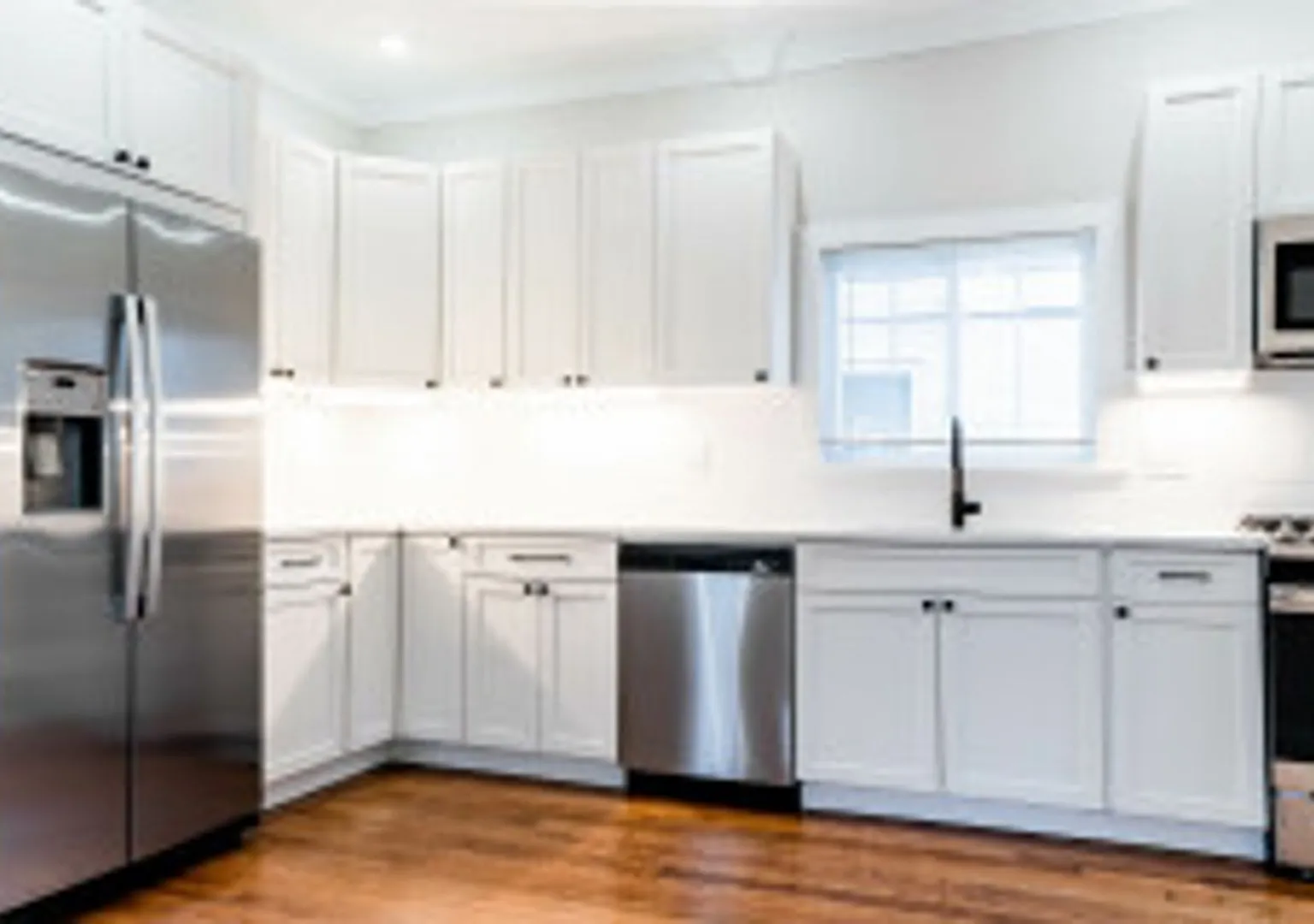 Room For Rent In 5-Bedroom Townhouse In Oak Square | In-Unit Laundry + Parking — Photo 2