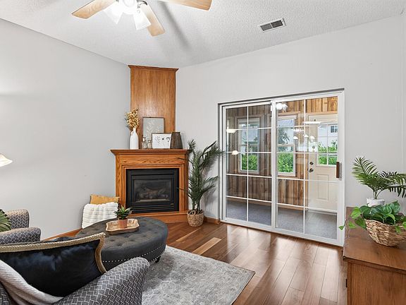 4th image of 2872 Long Lake Dr
