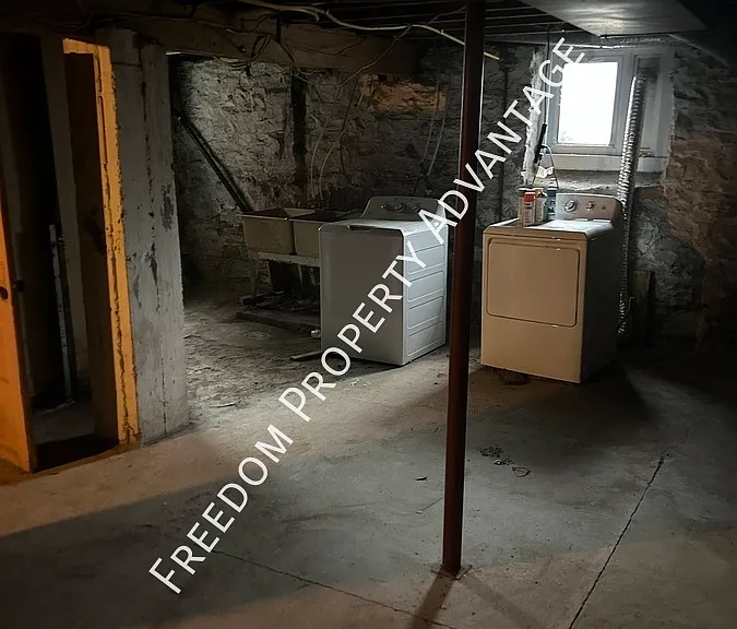 905 Cherokee St — Photo 32
