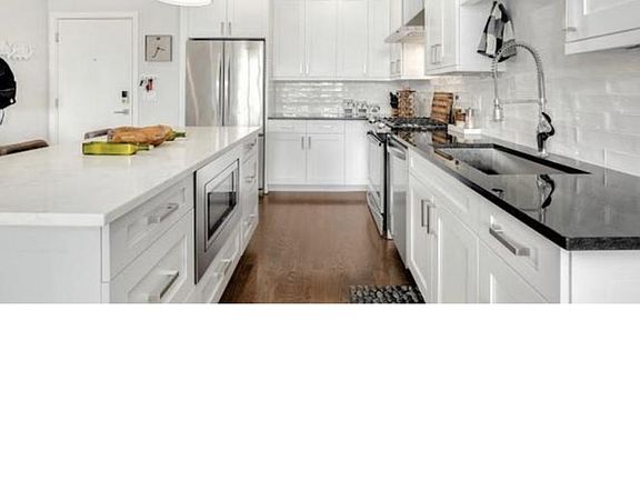 3rd image of 5 N Oakley Blvd #207