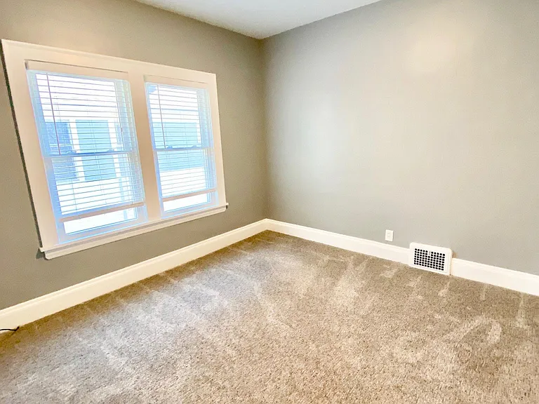 2205 Eldred Ave — Photo 13