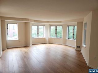 405 Thornton Ct #405, Edgewater, NJ 07020