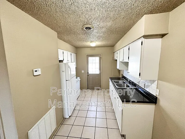 97 Pine Ave #3 — Photo 6