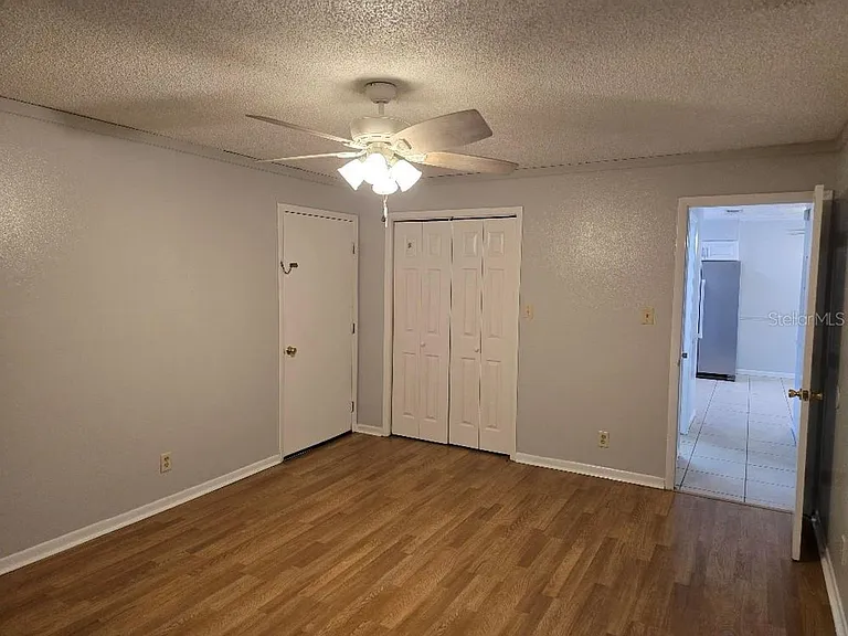 770 E North St — Photo 11