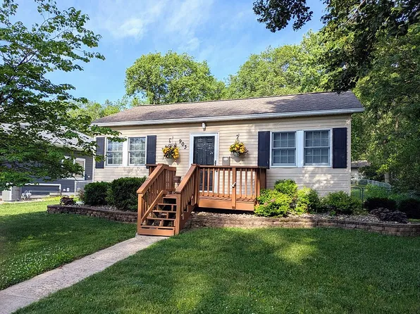 903 S 8th St, Clear Lake, IA 50428