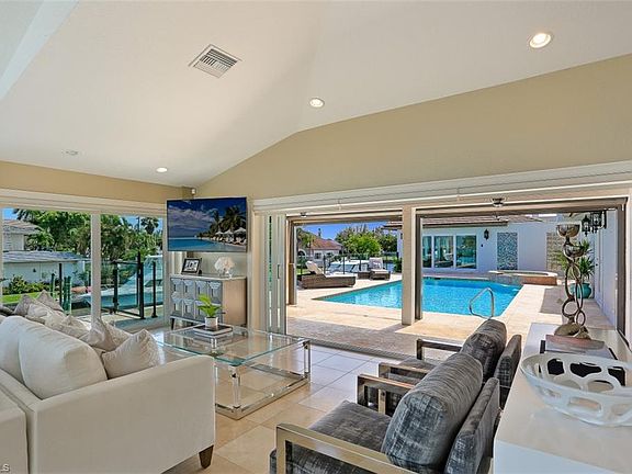 4th image of 101 SW 58th St