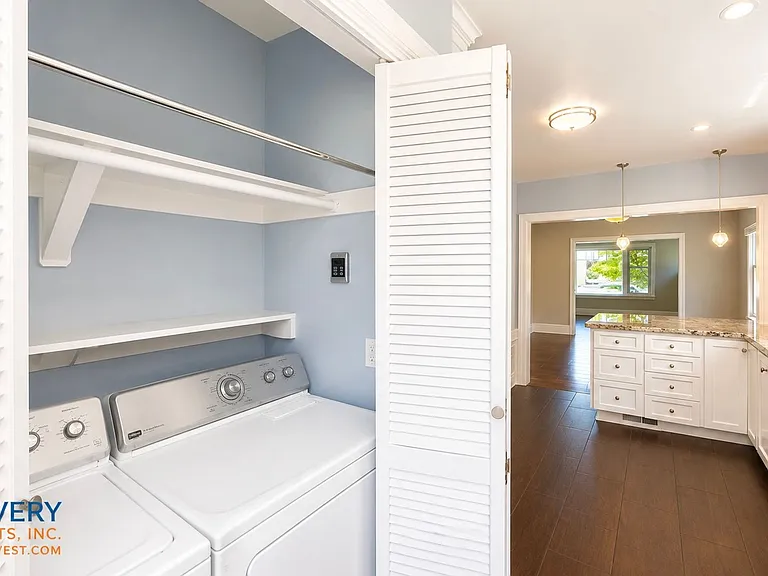 4517 Pleasant Valley Ct N — Photo 19